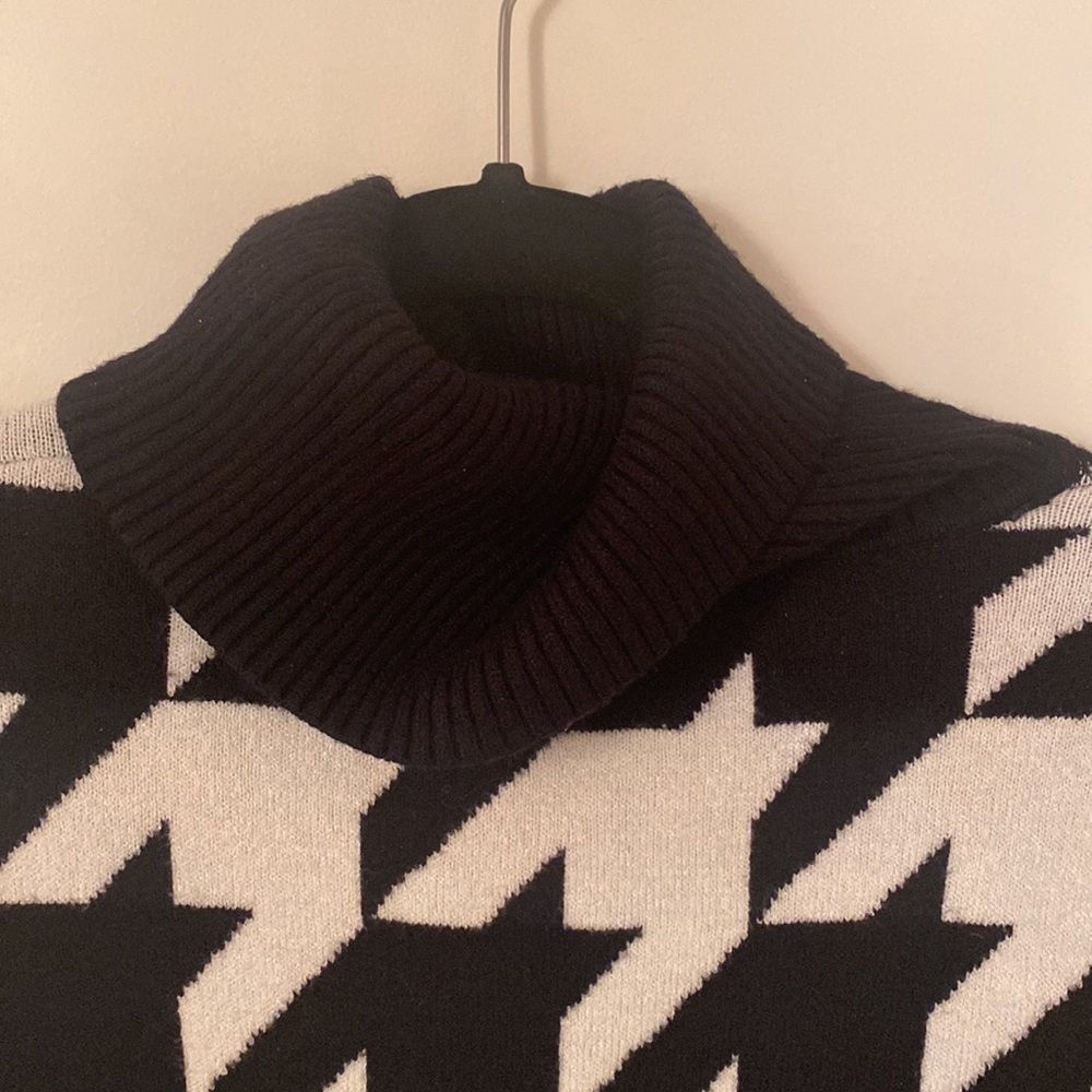 Joseph A. Black and White Houndstooth Turtleneck Sweater - Picture 2 of 10